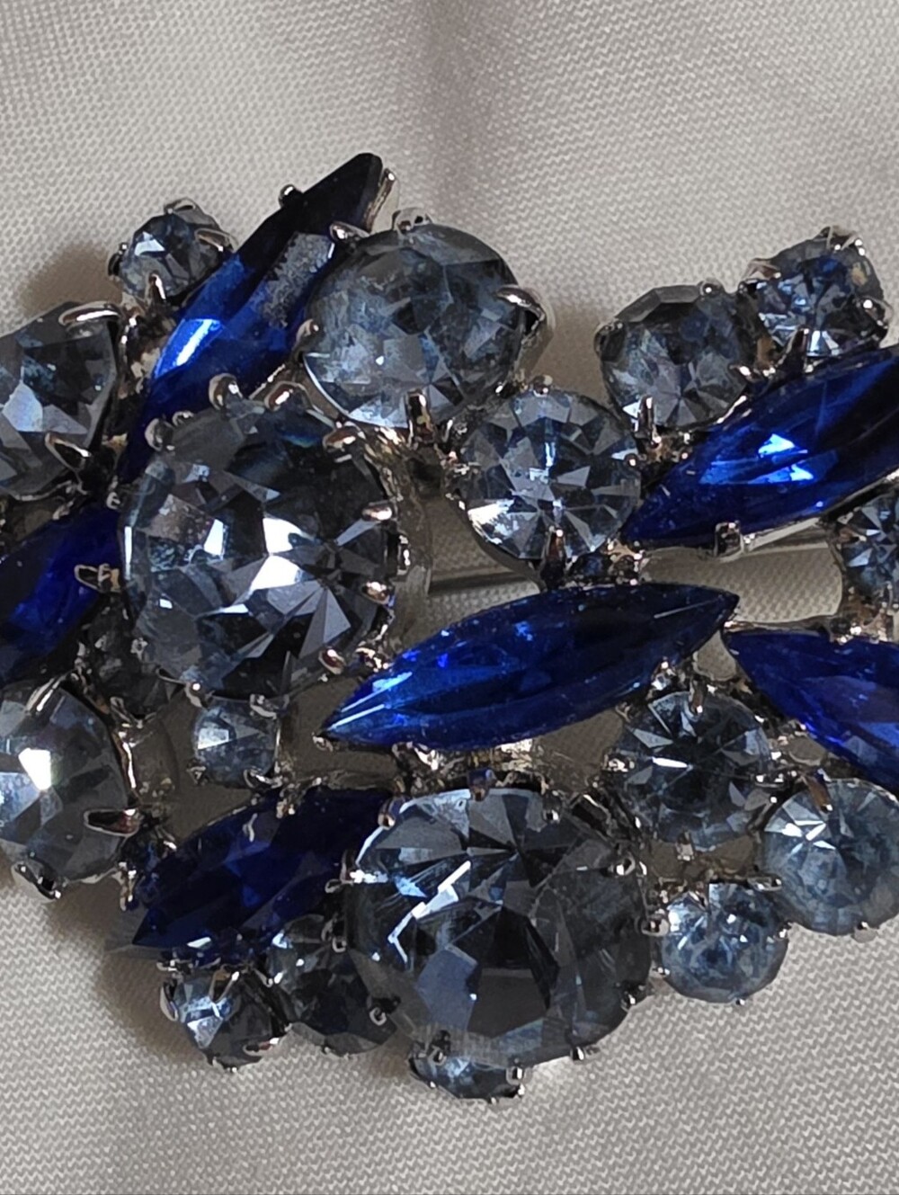 Beautiful Blues Brooche